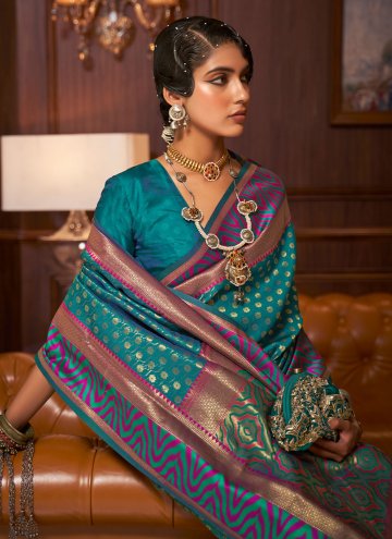 Amazing Woven Handloom Silk Green Trendy Saree