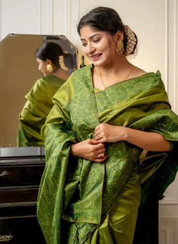 Border Handloom Silk Green Contemporary Saree
