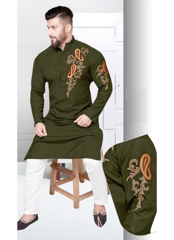 Cotton  Kurta Pyjama in Green Enhanced with Resham Work