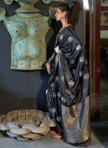 Gratifying Grey Handloom Silk Woven Contemporary Saree