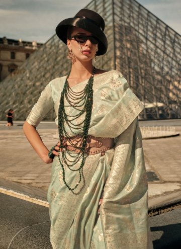 Green color Woven Handloom Silk Classic Designer Saree
