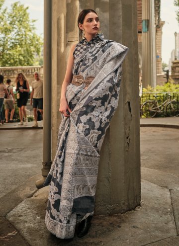 Handloom Cotton Contemporary Saree in Grey Enhance