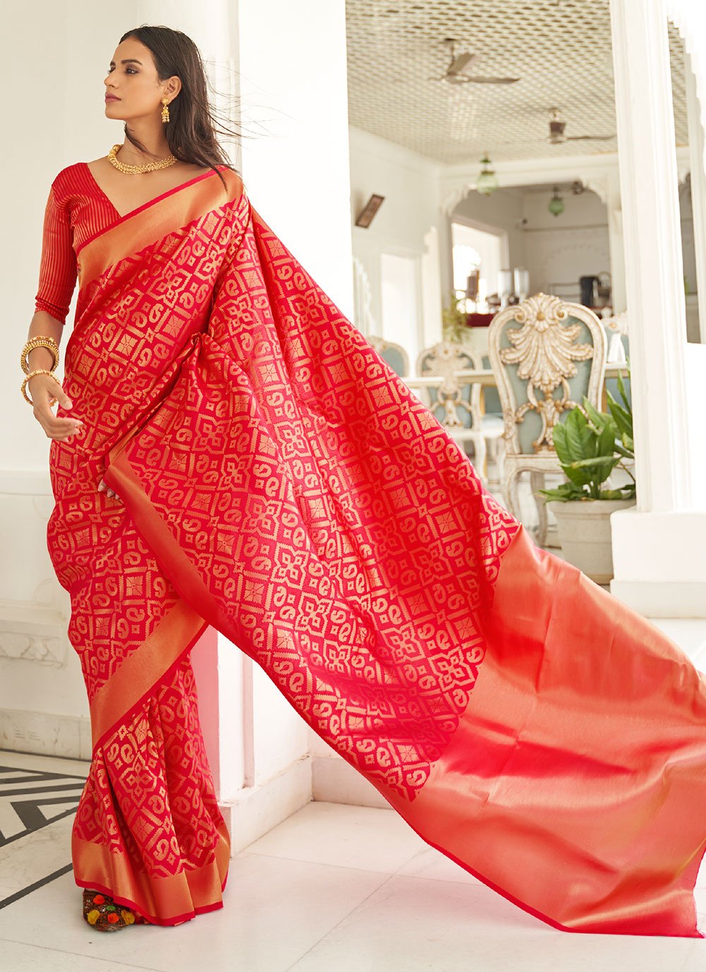 Handloom Silk Bollywood Saree in Red Enhanced with Woven