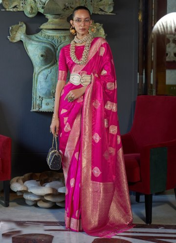 Handloom Silk Classic Designer Saree in Magenta En