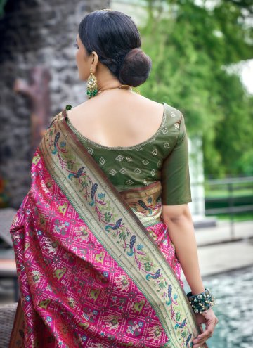 Magenta color Patola Silk Classic Designer Saree with Patola Print