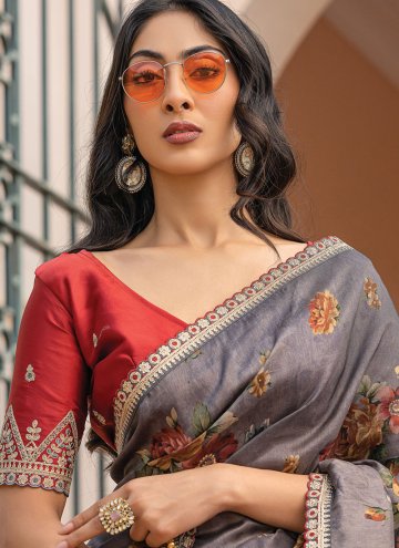 Viscose Trendy Saree in Grey Enhanced with Floral Print