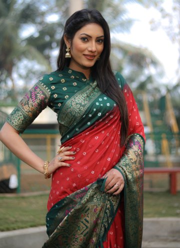 Woven Kanjivaram Silk Green and Red Trendy Saree