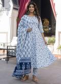 Amazing Blue Cotton  Floral Print Salwar Suit - 3