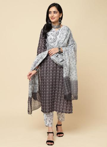 Black color Blended Cotton Salwar Suit with Floral Print